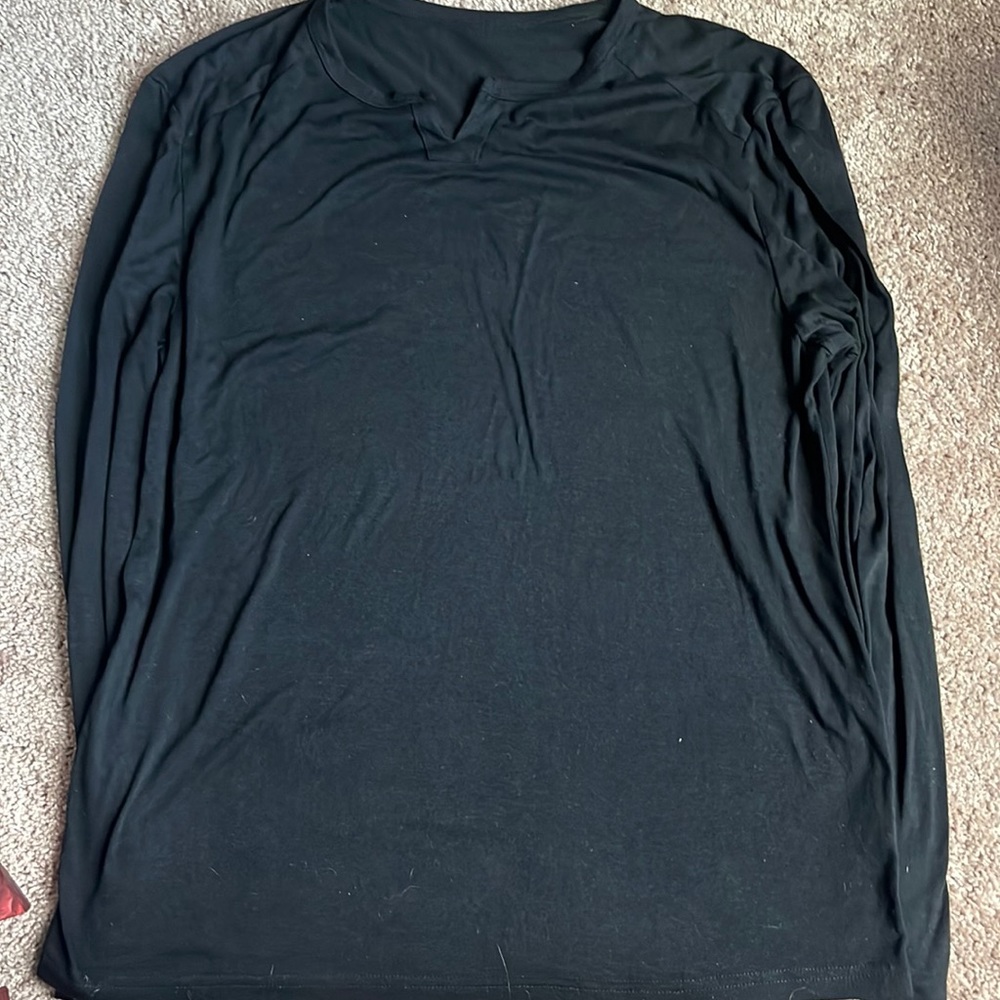 Black long sleeve sweatshirt used will ship asap